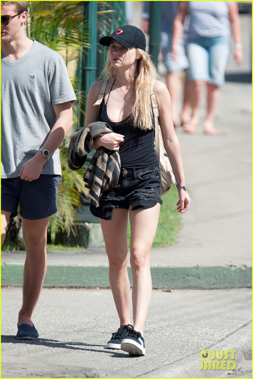 Immy Waterhouse & Sister Maddi Take A Break From The Barbados Beach
