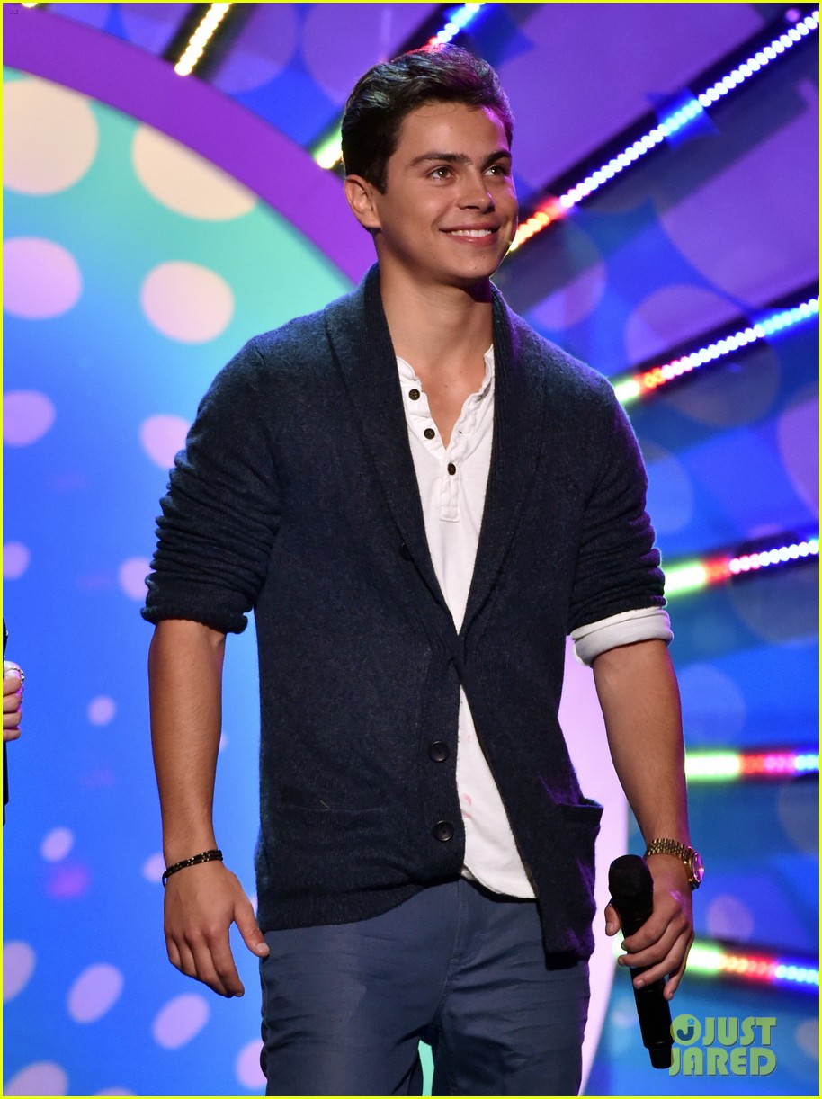 Twitter Reacts to Jake T. Austin Dating Huge Fan Danielle Ceasar