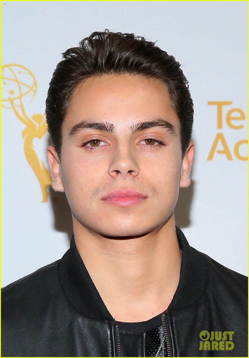 Twitter Reacts to Jake T. Austin Dating Huge Fan Danielle Ceasar