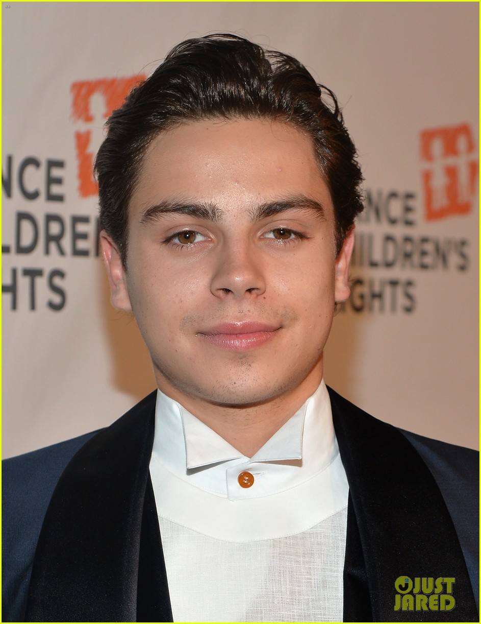 Twitter Reacts to Jake T. Austin Dating Huge Fan Danielle Ceasar
