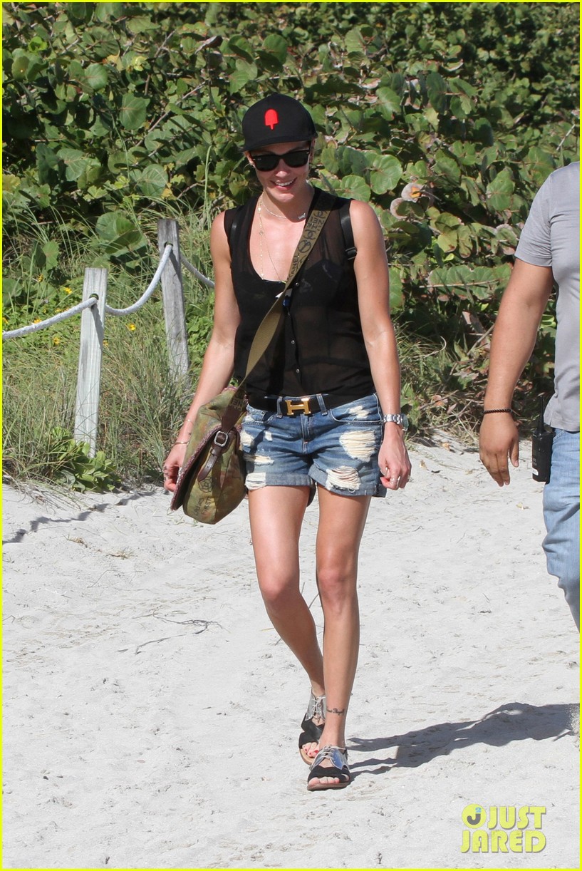 Is Katie Cassidy Dating Personal Trainer Thomas Taylor?