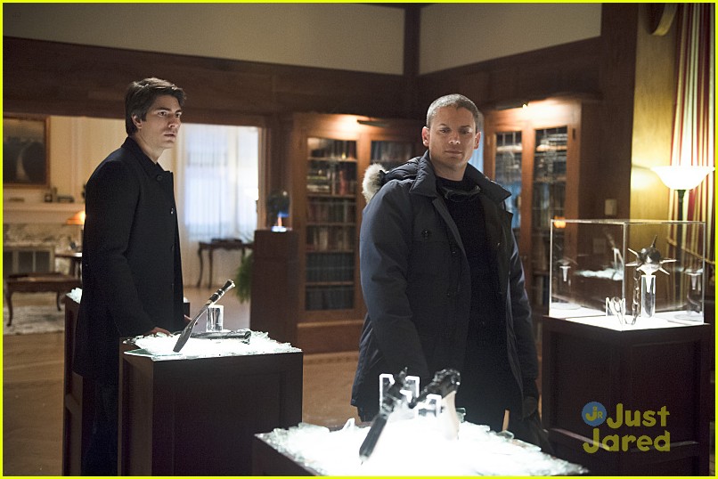 DC's Legends of Tomorrow Premiere Episode Continues Tonight!