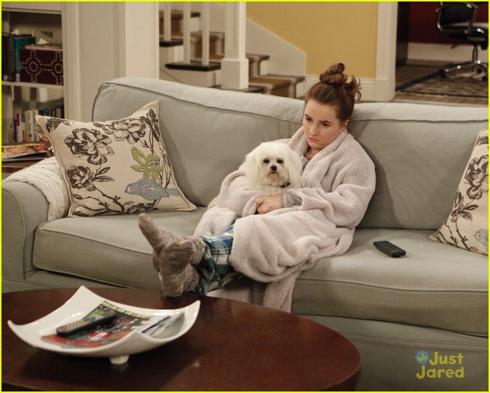 Kaitlyn Dever Bonds With Jay Leno on Tonight's 'Last Man Standing'