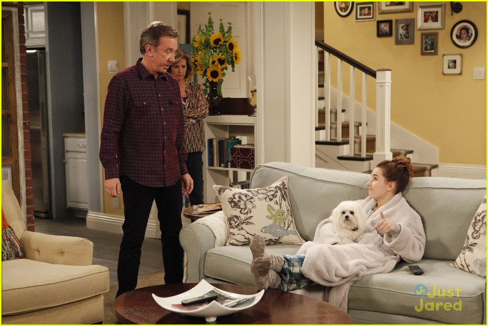 Kaitlyn Dever Bonds With Jay Leno on Tonight's 'Last Man Standing'