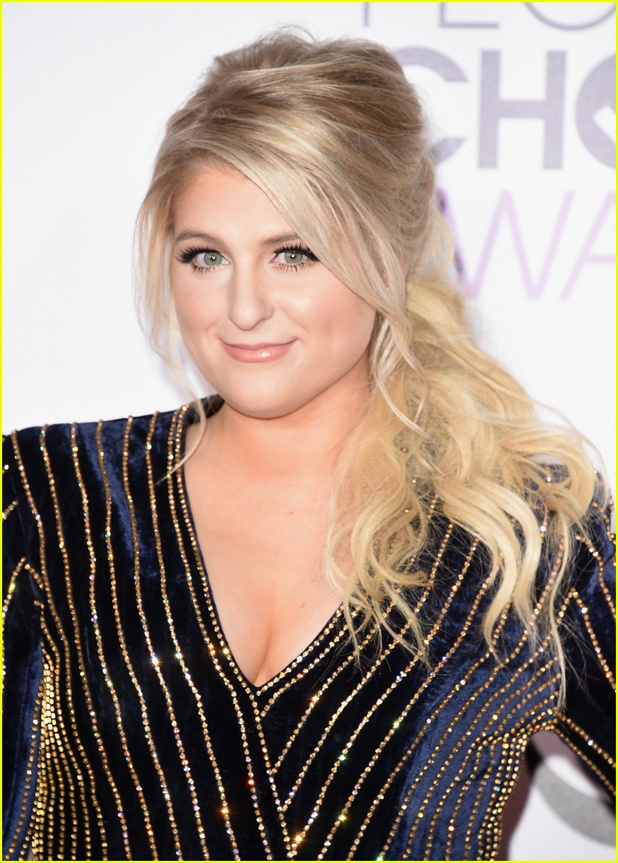 Meghan Trainor & Maddie Ziegler Have the Sweetest Reactions to Their People's Choice Awards Wins