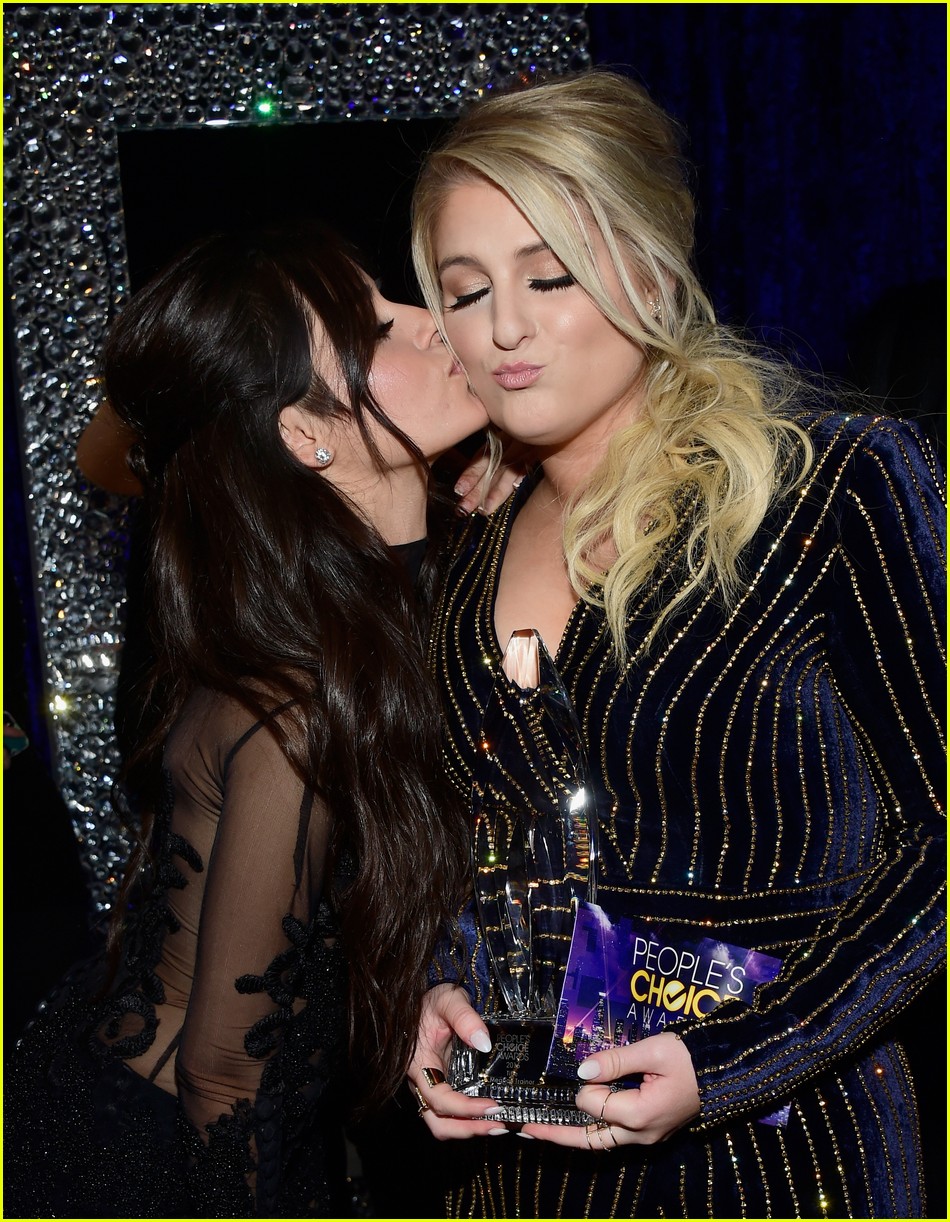 Meghan Trainor & Maddie Ziegler Have the Sweetest Reactions to Their People's Choice Awards Wins