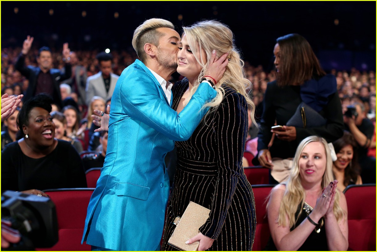 Meghan Trainor & Maddie Ziegler Have the Sweetest Reactions to Their People's Choice Awards Wins