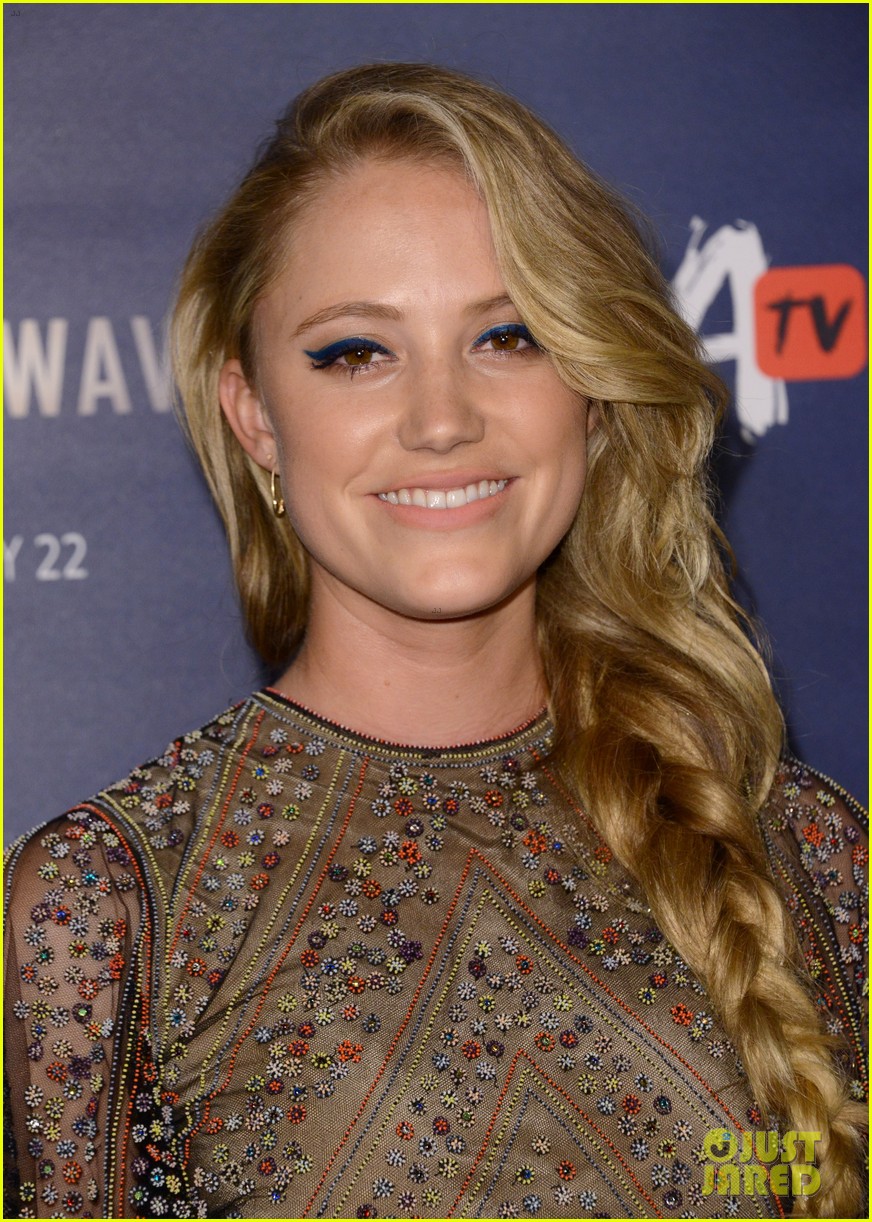 Chloe Moretz & Nick Robinson Hit Up 'The 5th Wave' Screening