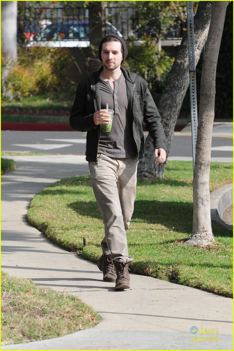 Roberto Aguire's Characters Always Lose Their Glasses