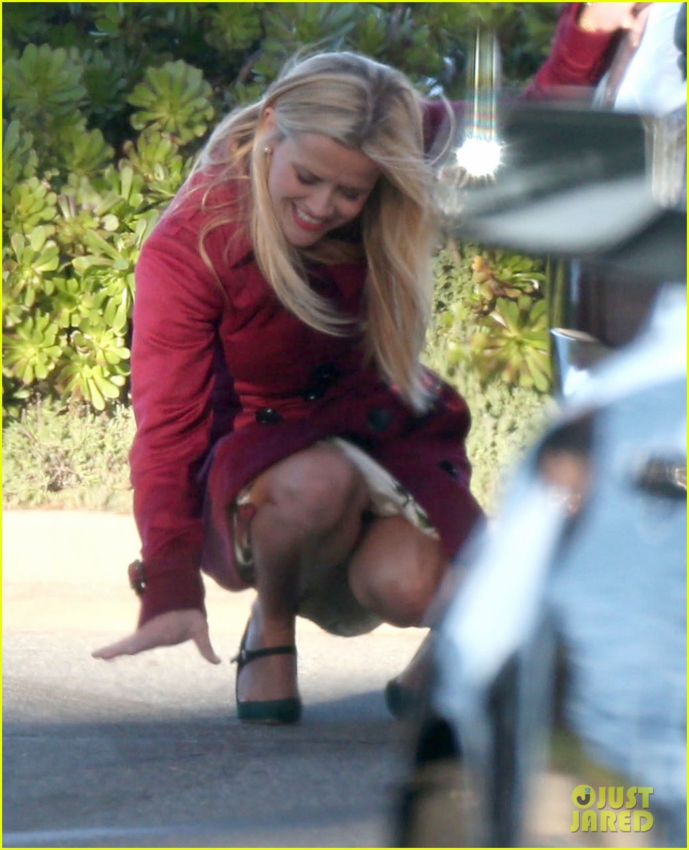 Shailene Woodley Shakes Hands With Reese Witherspoon on 'Big Little Lies' Set