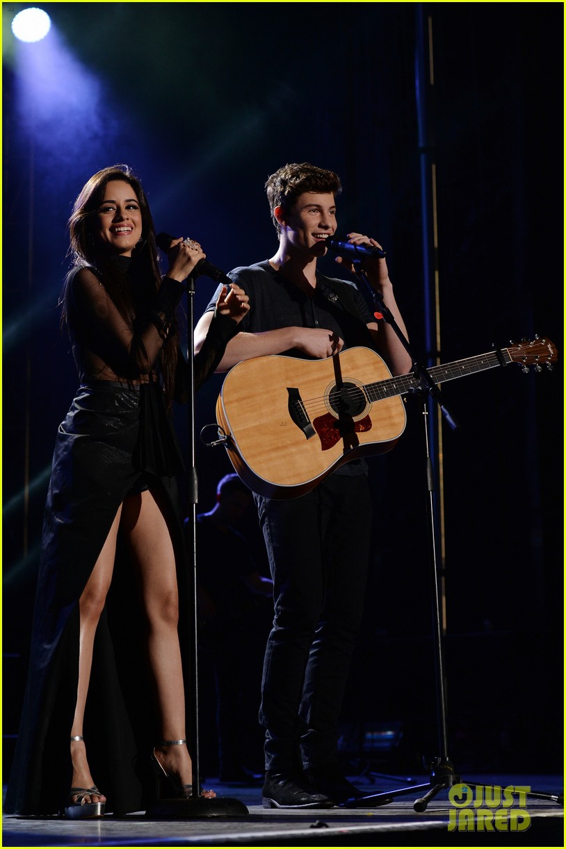 Shawn Mendes Denies Having a Girlfriend, Performs with Camila Cabello on NYE 2016! (Video)