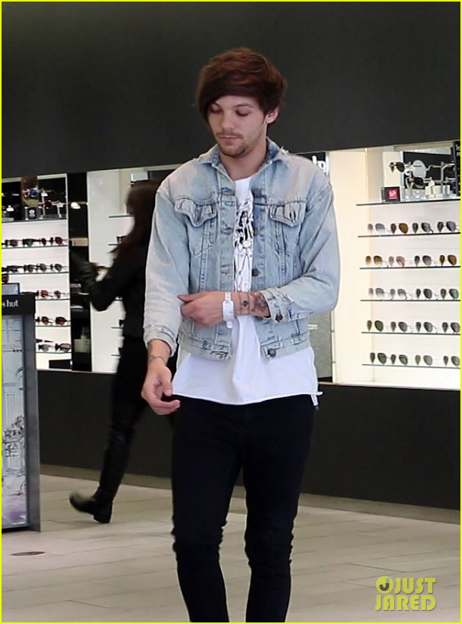 Louis Tomlinson Steps Out After Becoming a Dad!
