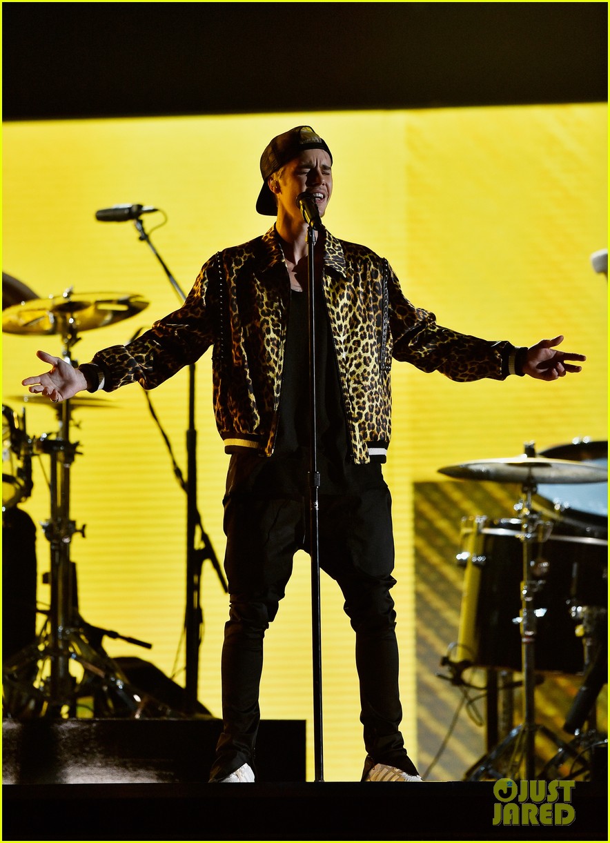 Justin Bieber Sings 'Where Are U Now' & 'Love Yourself' at Grammys 2016 - Watch Now!