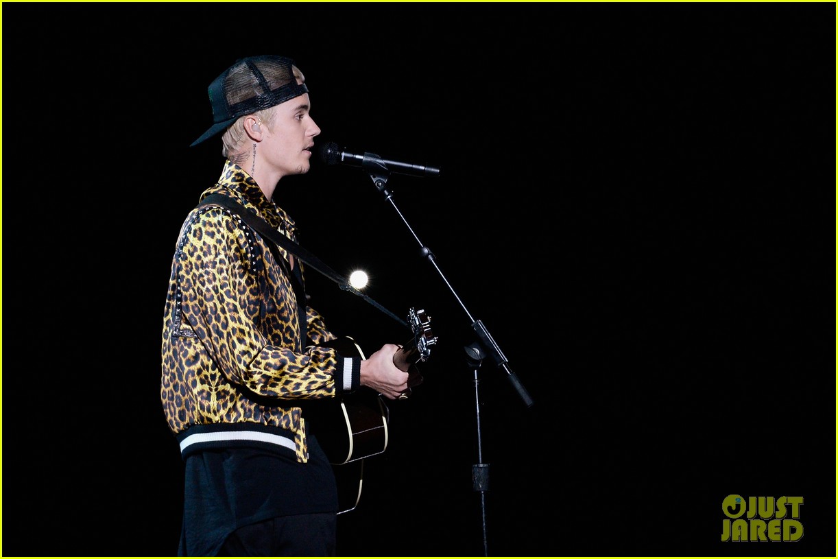 Justin Bieber Sings 'Where Are U Now' & 'Love Yourself' at Grammys 2016 - Watch Now!