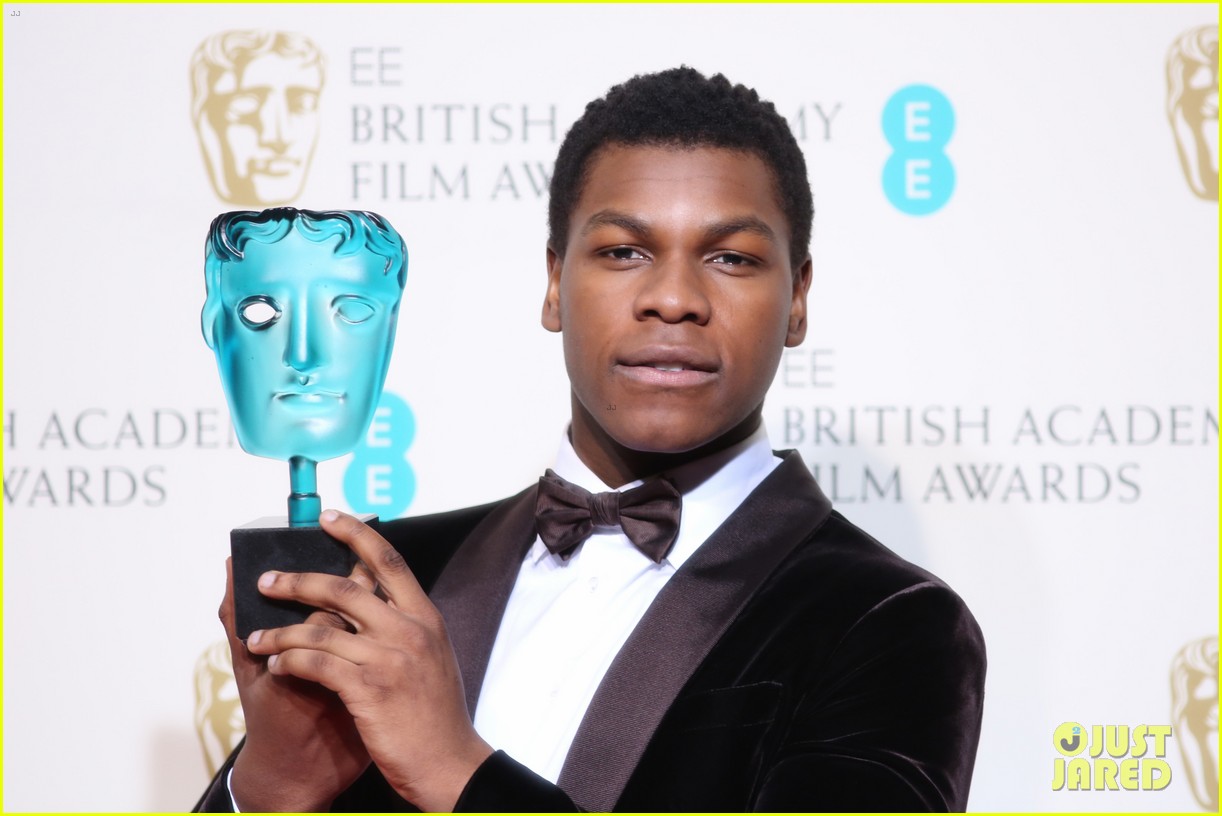 Star Wars' John Boyega Wins the Fan Vote at BAFTAs 2016!