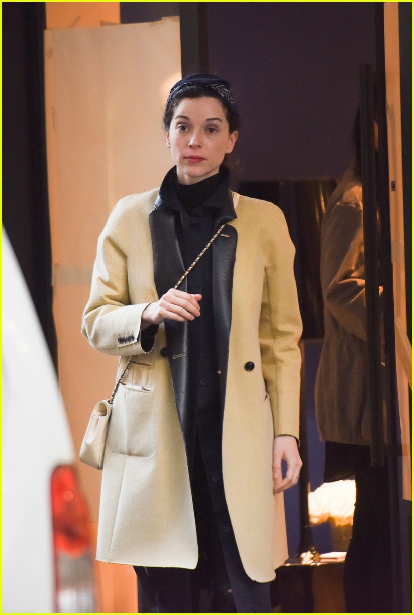 Cara Delevingne & St. Vincent Spend a Romantic Afternoon in Paris