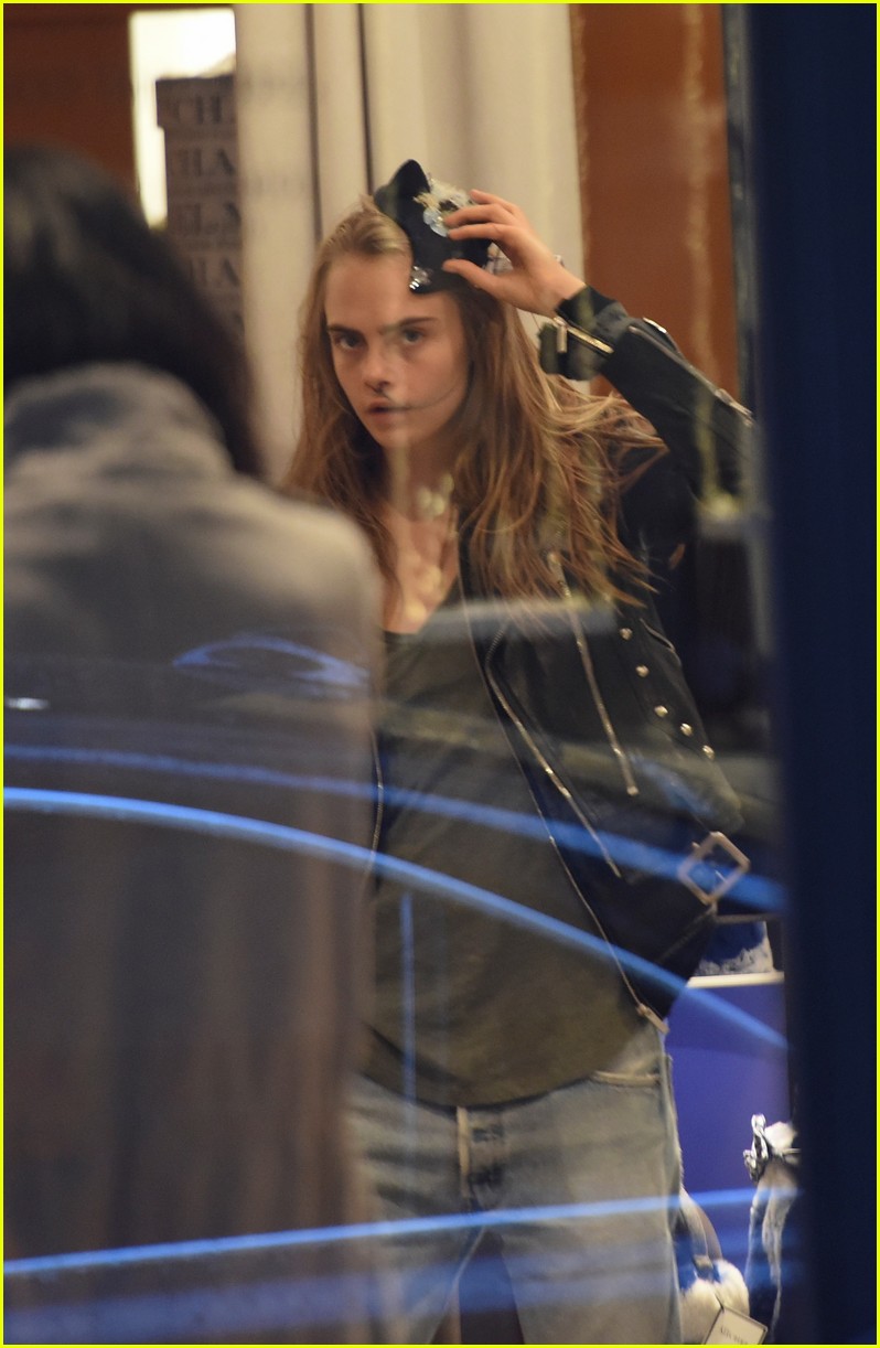 Cara Delevingne & St. Vincent Spend a Romantic Afternoon in Paris