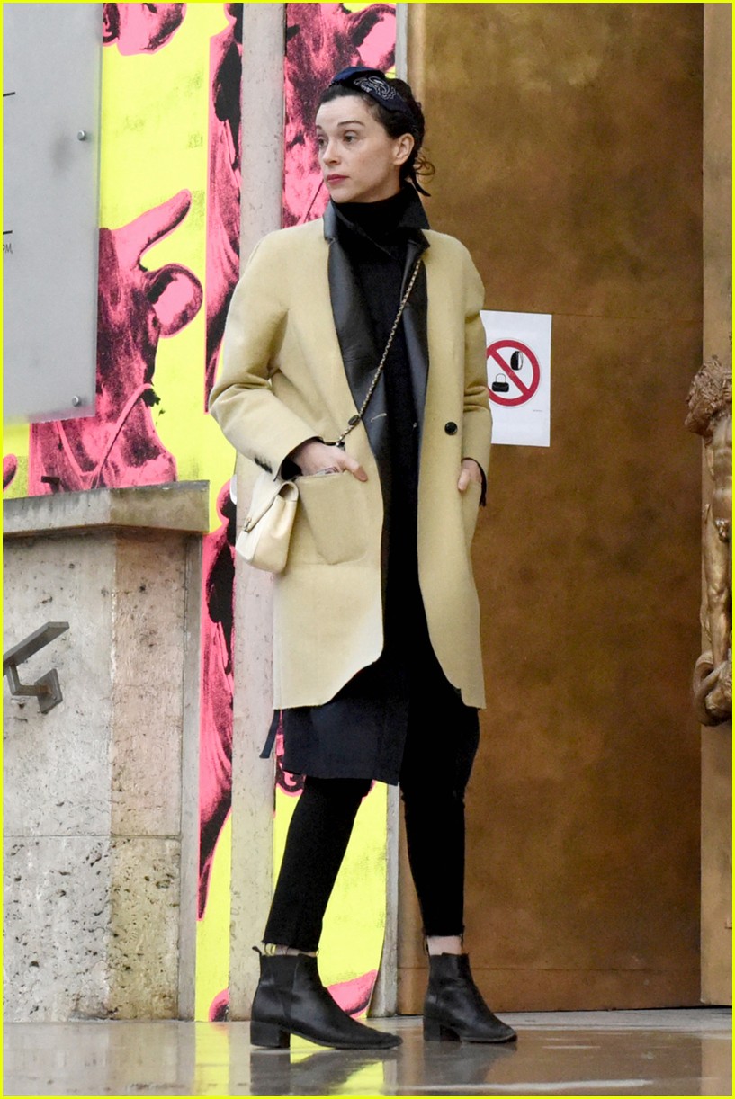 Cara Delevingne & St. Vincent Spend a Romantic Afternoon in Paris