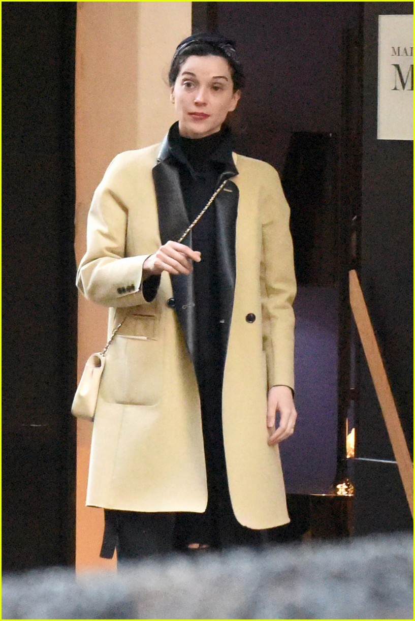Cara Delevingne & St. Vincent Spend a Romantic Afternoon in Paris