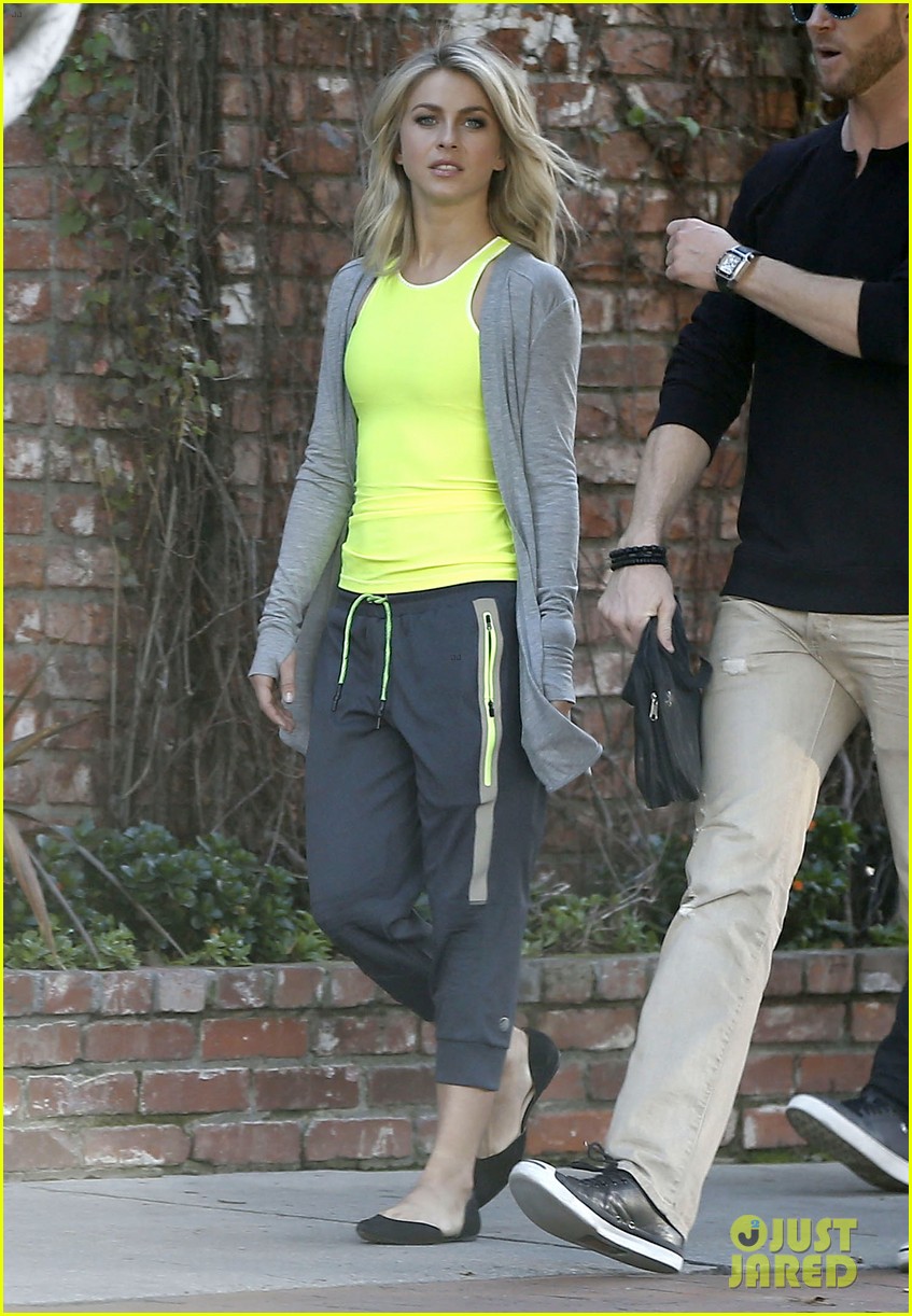 Julianne Hough Loves Vanessa Hudgens, Carly Rae Jepsen, & Keke Palmer's Street Style