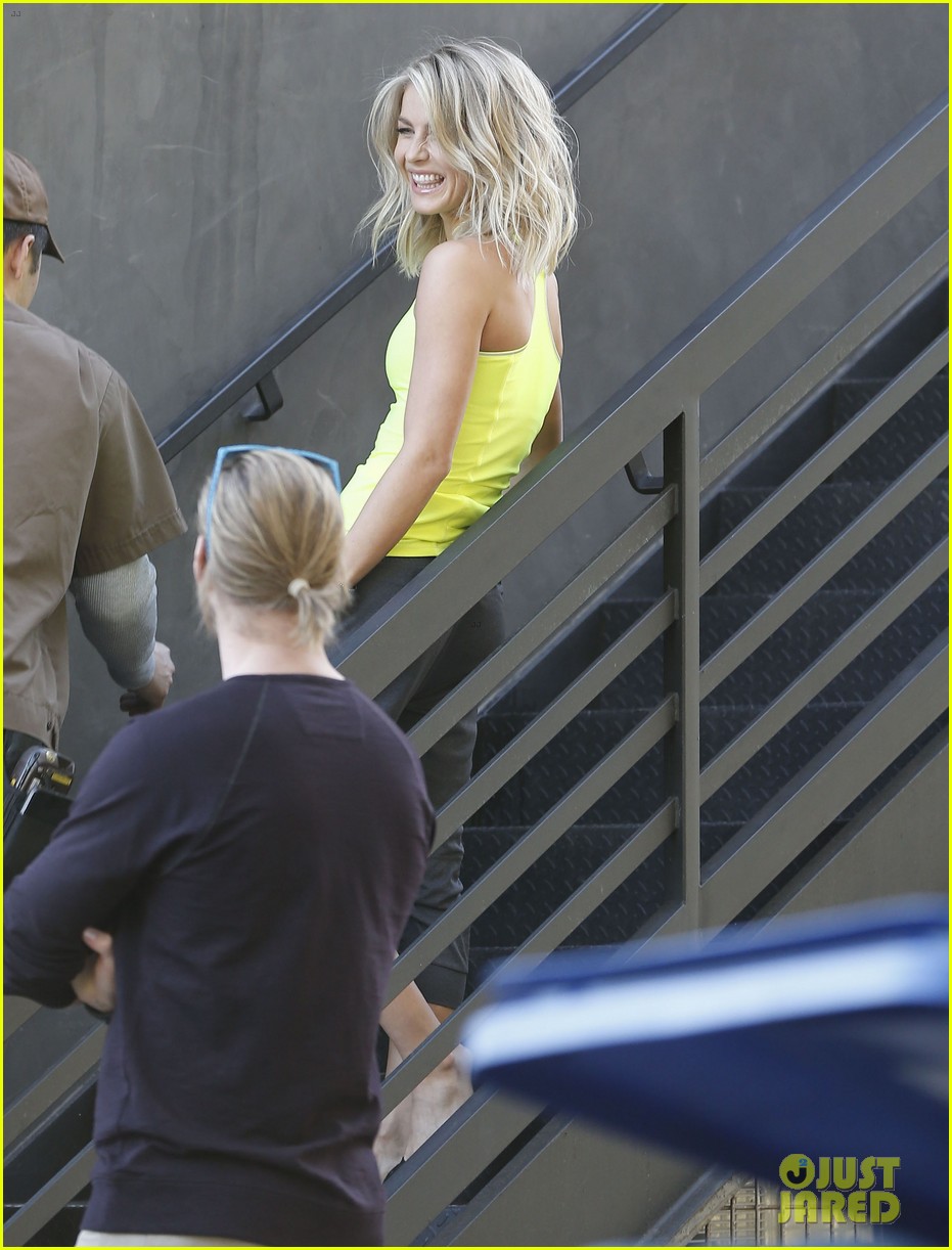 Julianne Hough Loves Vanessa Hudgens, Carly Rae Jepsen, & Keke Palmer's Street Style