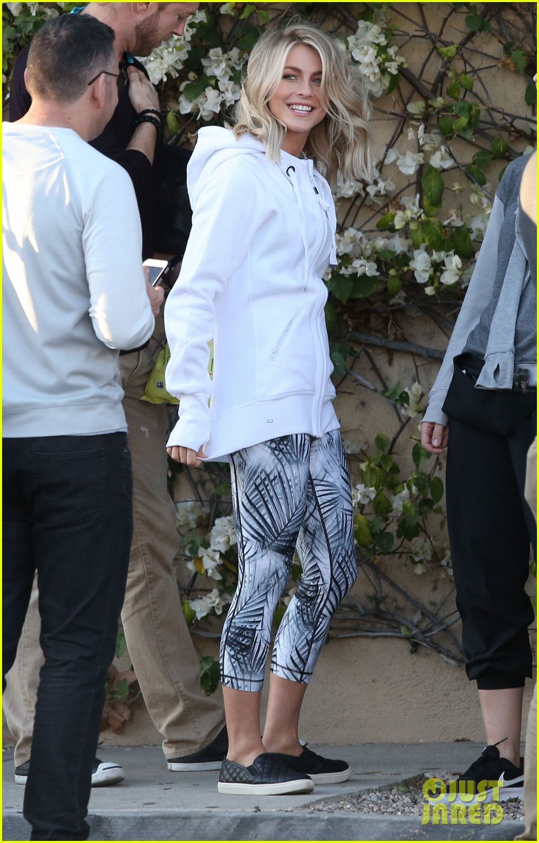 Julianne Hough Loves Vanessa Hudgens, Carly Rae Jepsen, & Keke Palmer's Street Style