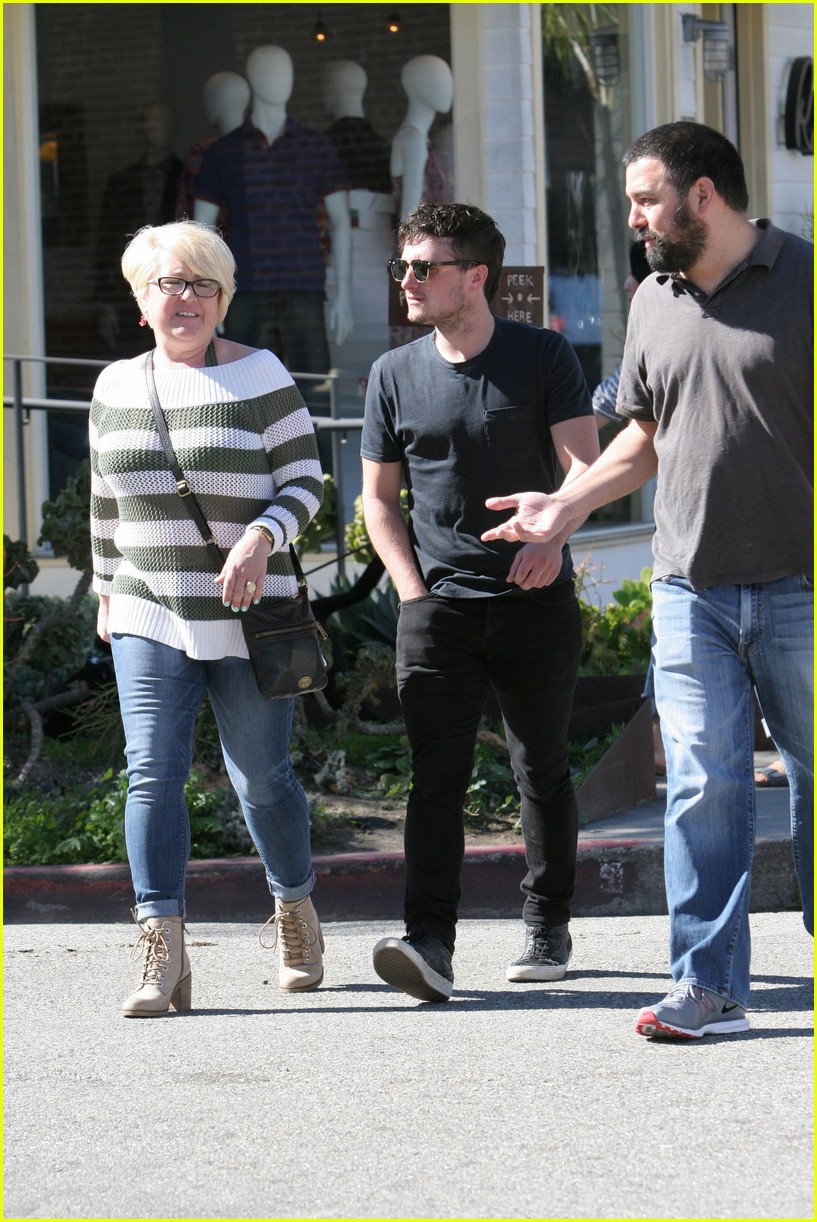 Josh Hutcherson to Support Bernie Sanders in Nevada Caucus