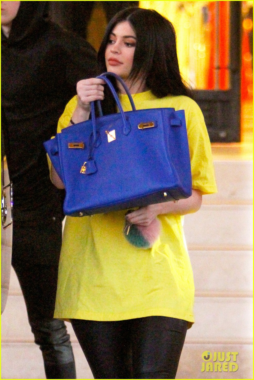 Kylie Jenner Plays Her Mobile Game All The Time!