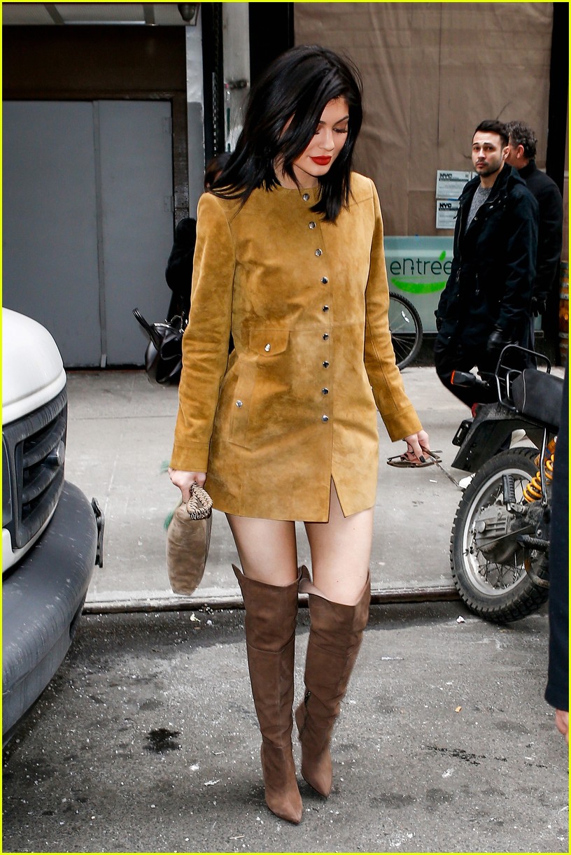 Kylie Jenner Posts a Soap Opera Snap Story Starring Hailey Baldwin