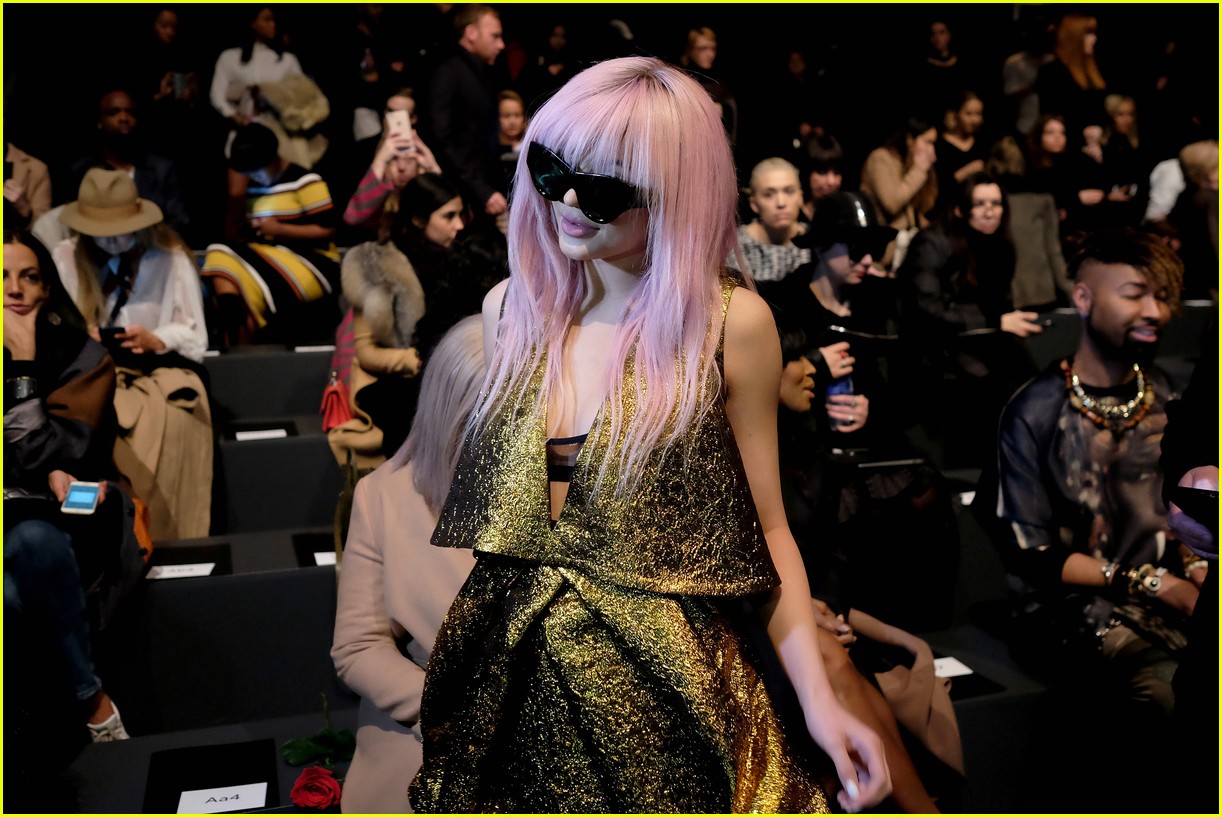 Kylie Jenner Supports Sis Kendall Jenner at Vera Wang NYFW 2016 Show