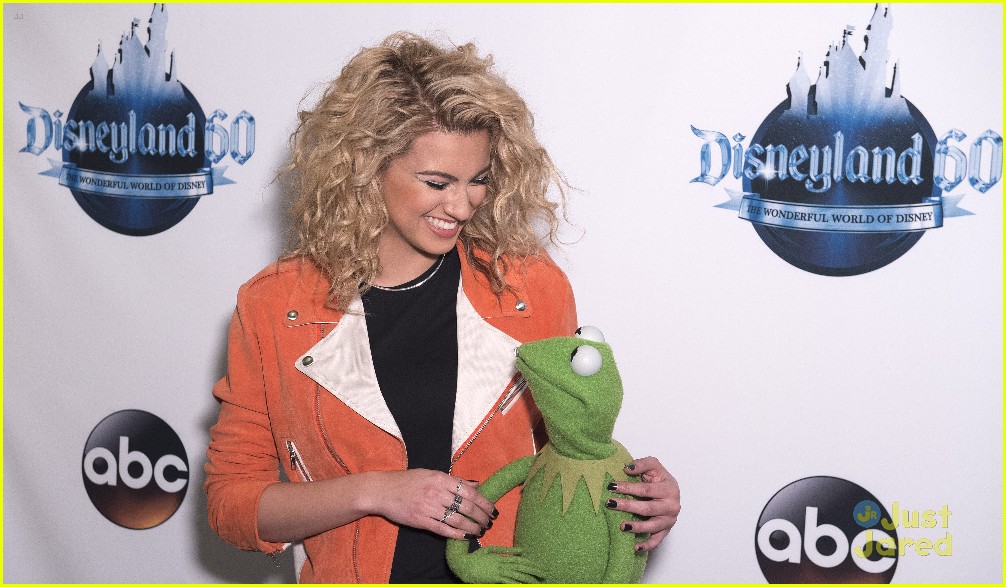 The Wonderful World of Disneyland 60 Special Sneak Peek: Kelsea Ballerini & Tori Kelly Perform!