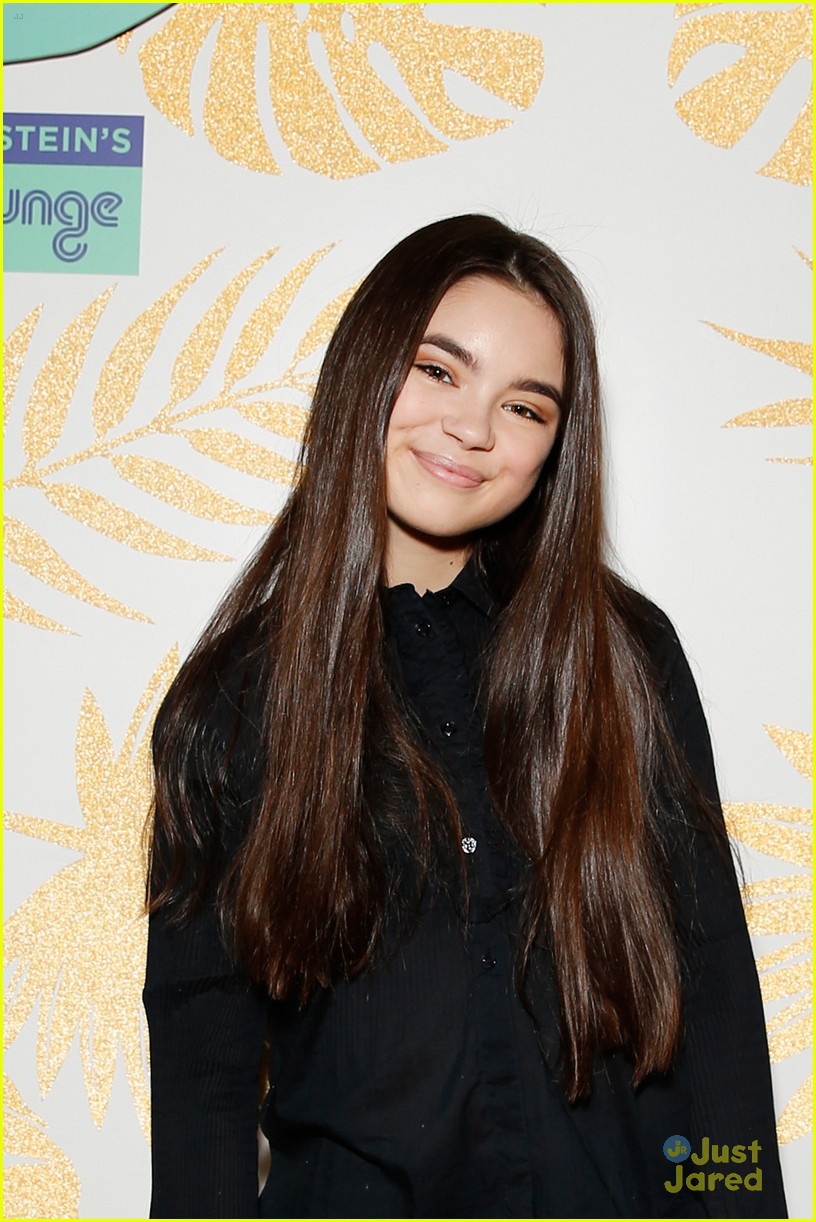 Landry Bender & Aidan Alexander Check Out A Pre-Oscar Lounge