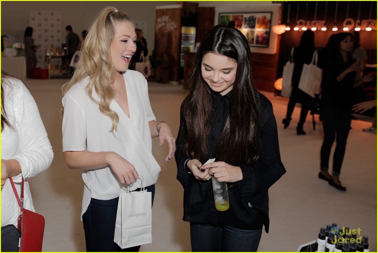 Landry Bender & Aidan Alexander Check Out A Pre-Oscar Lounge