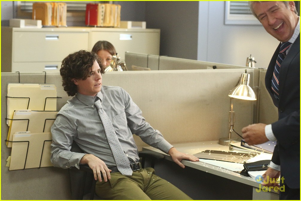 Axl Gets A Job On Tonight's 'The Middle'