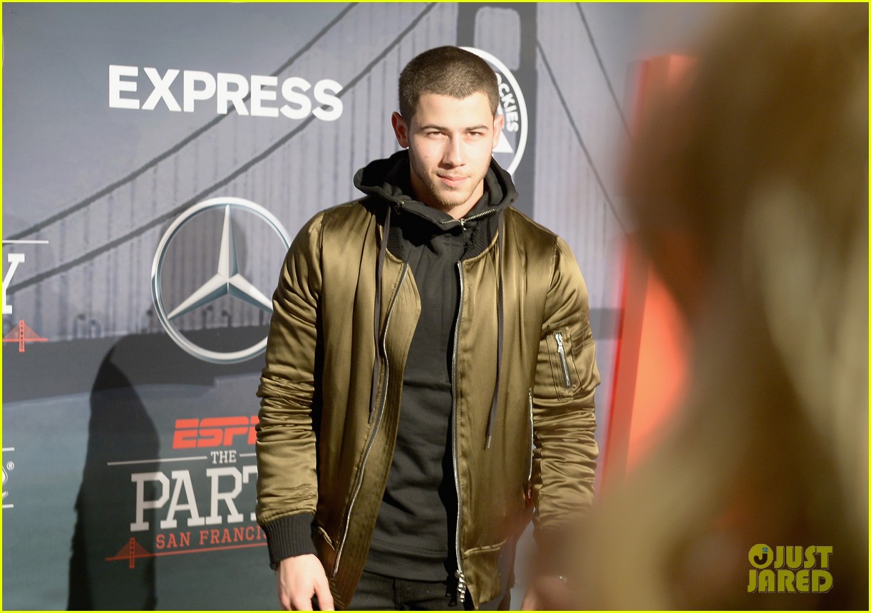 Nick Jonas Reunites With Joe Jonas For ESPN The Party Performance Before Super Bowl 50