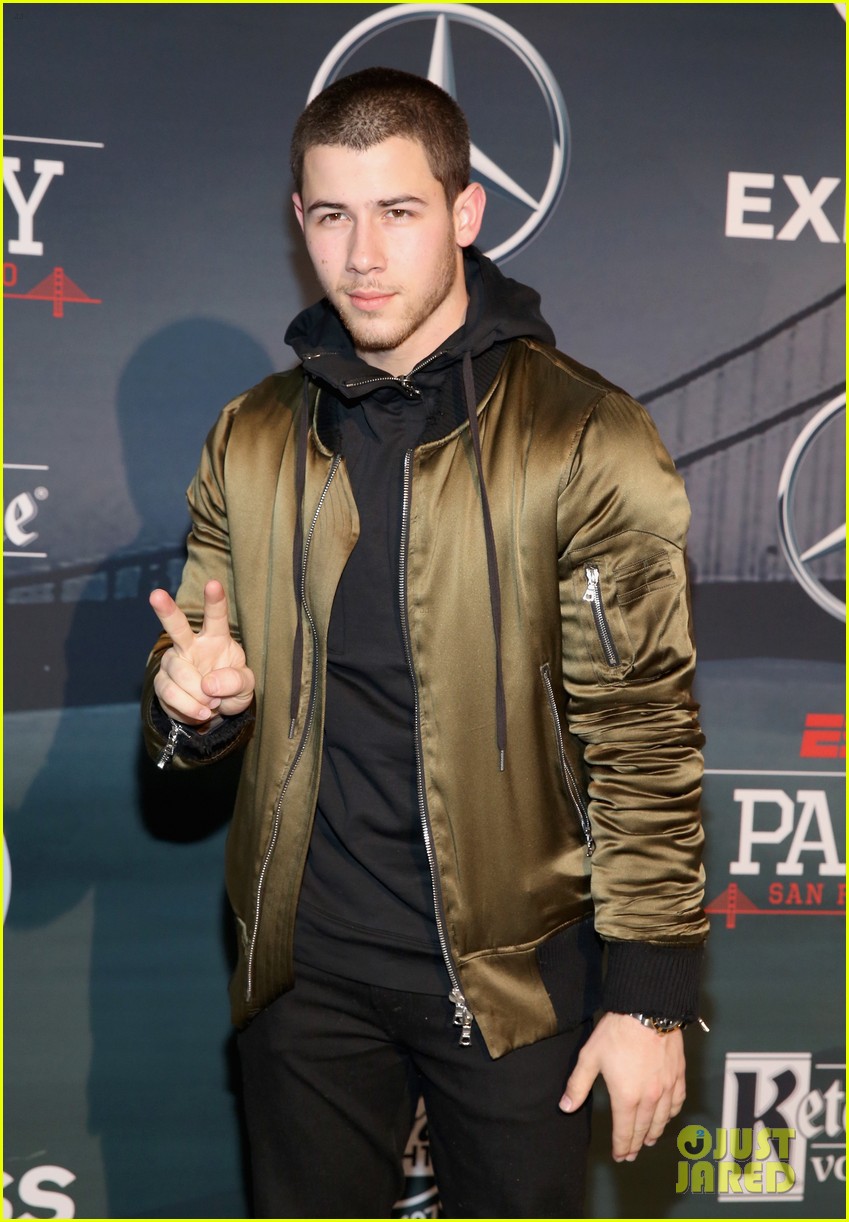 Nick Jonas Reunites With Joe Jonas For ESPN The Party Performance Before Super Bowl 50