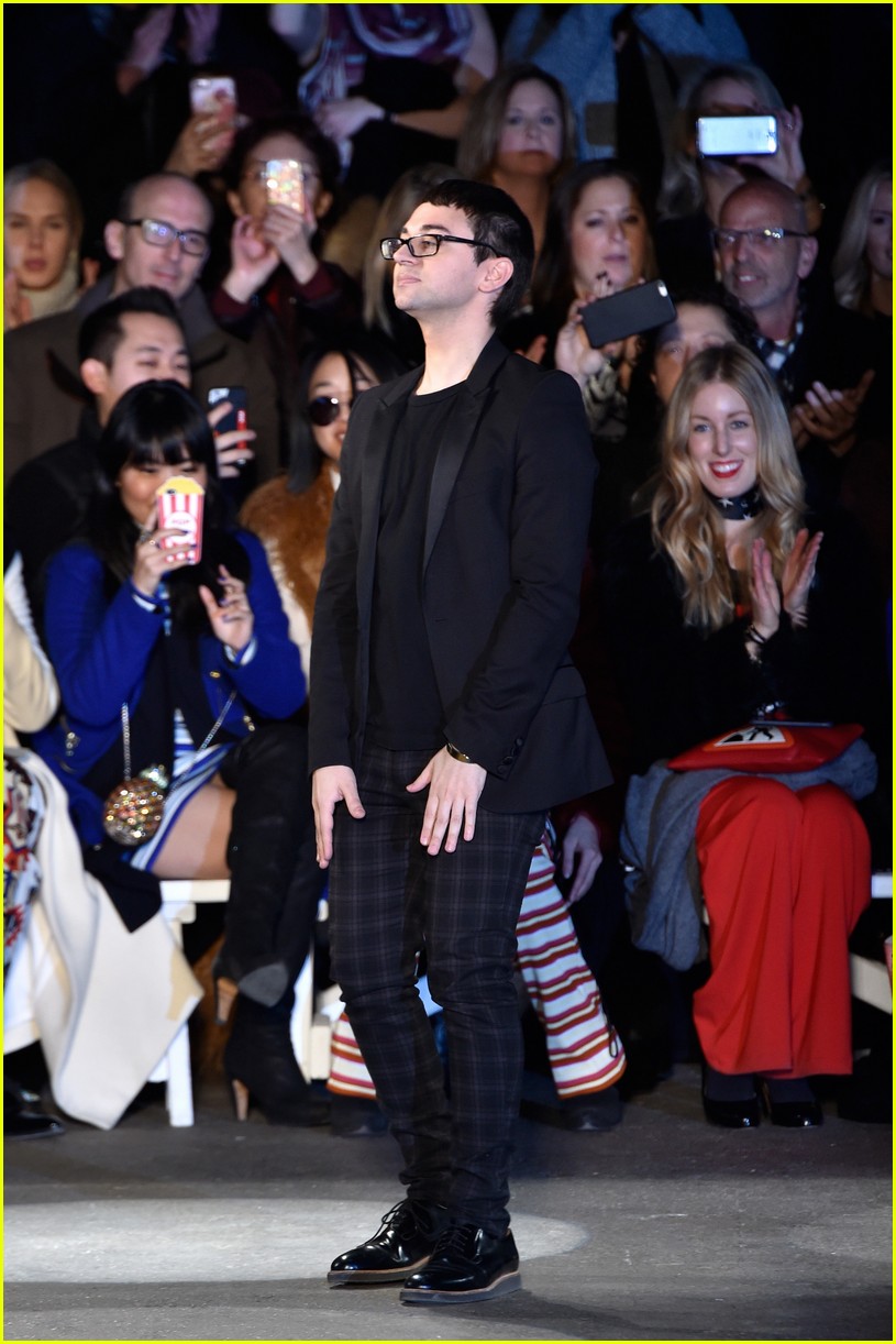 'Hunger Games' Stars Willow Shields & Isabelle Fuhrman Reunite at Christian Siriano NYFW Show