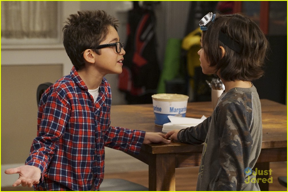'Stuck In The Middle' Sneak Peek: We Meet The Diaz Family Tonight!