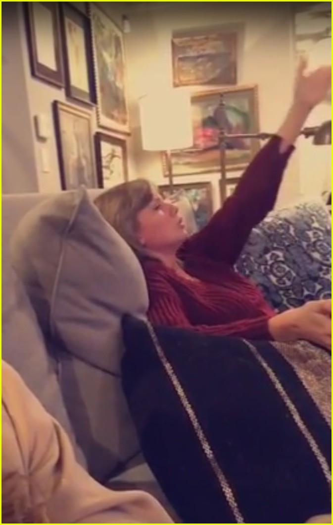 Taylor Swift Sings 'Hopelessly Devoted to You' While Watching 'Grease: Live' (Video)