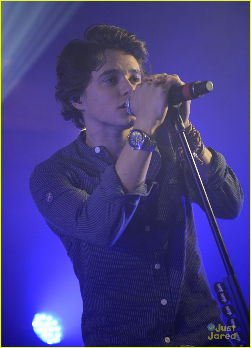 The Vamps Play Secret Gig While Connor Ball Had First Physical Therapy Session After Knee Surgery