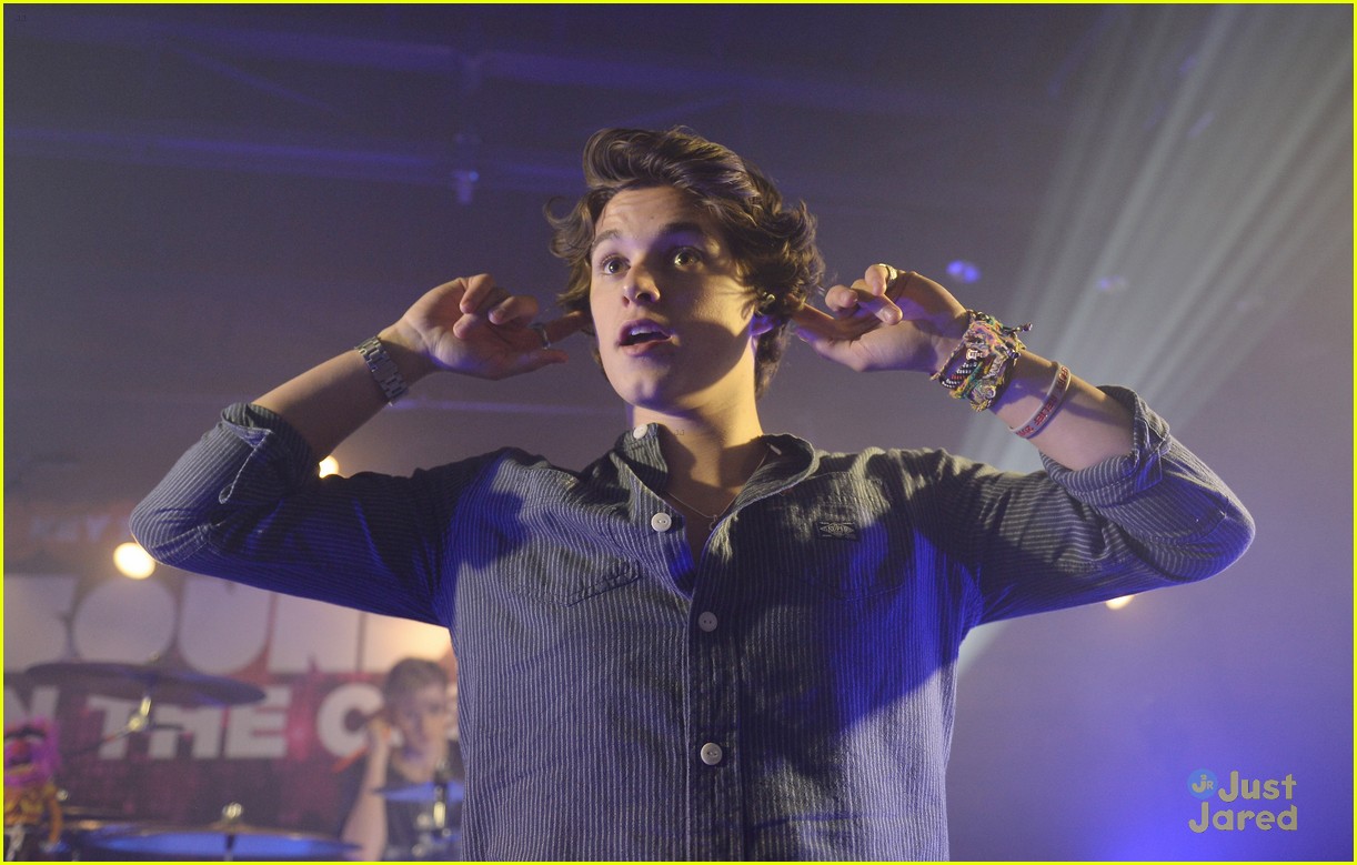 The Vamps Play Secret Gig While Connor Ball Had First Physical Therapy Session After Knee Surgery