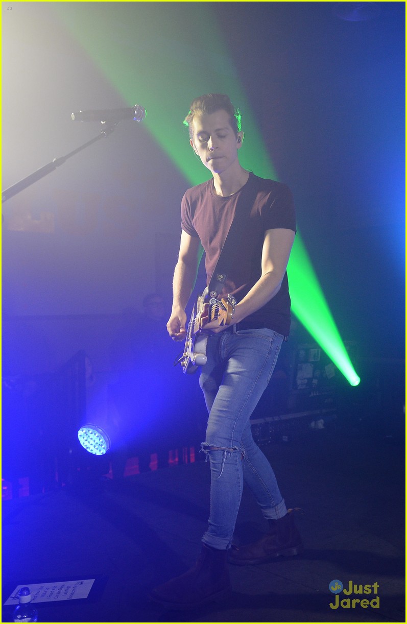 The Vamps Play Secret Gig While Connor Ball Had First Physical Therapy Session After Knee Surgery