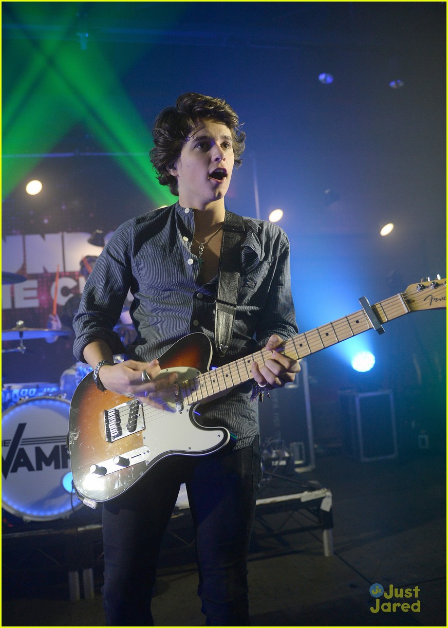 The Vamps Play Secret Gig While Connor Ball Had First Physical Therapy Session After Knee Surgery
