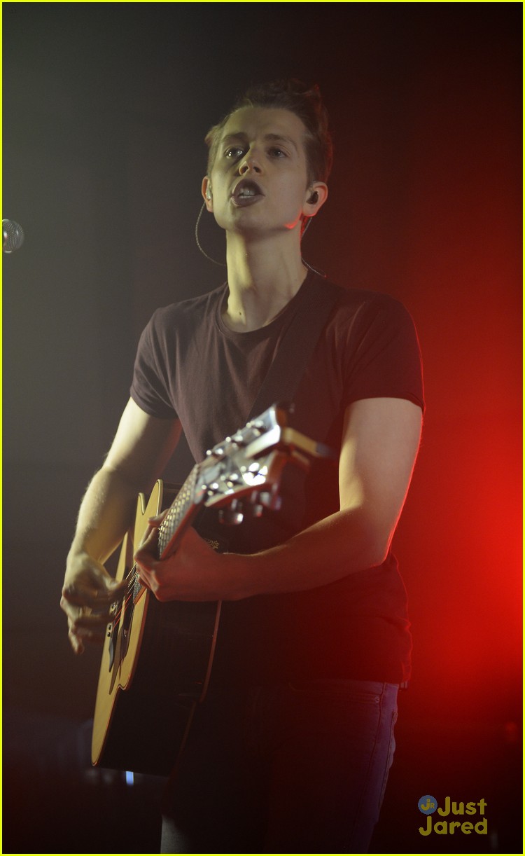 The Vamps Play Secret Gig While Connor Ball Had First Physical Therapy Session After Knee Surgery