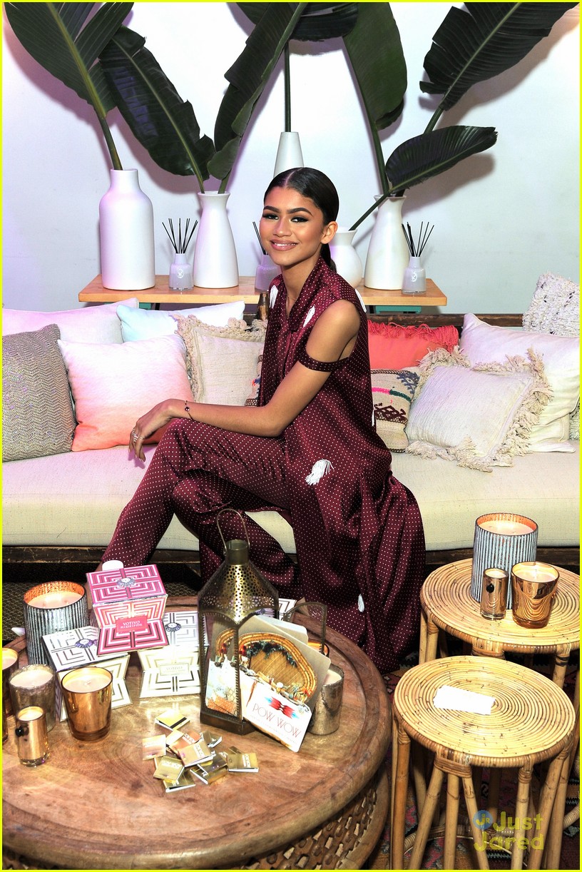 Bella Thorne Reportedly Buying Home With Gregg Sulkin