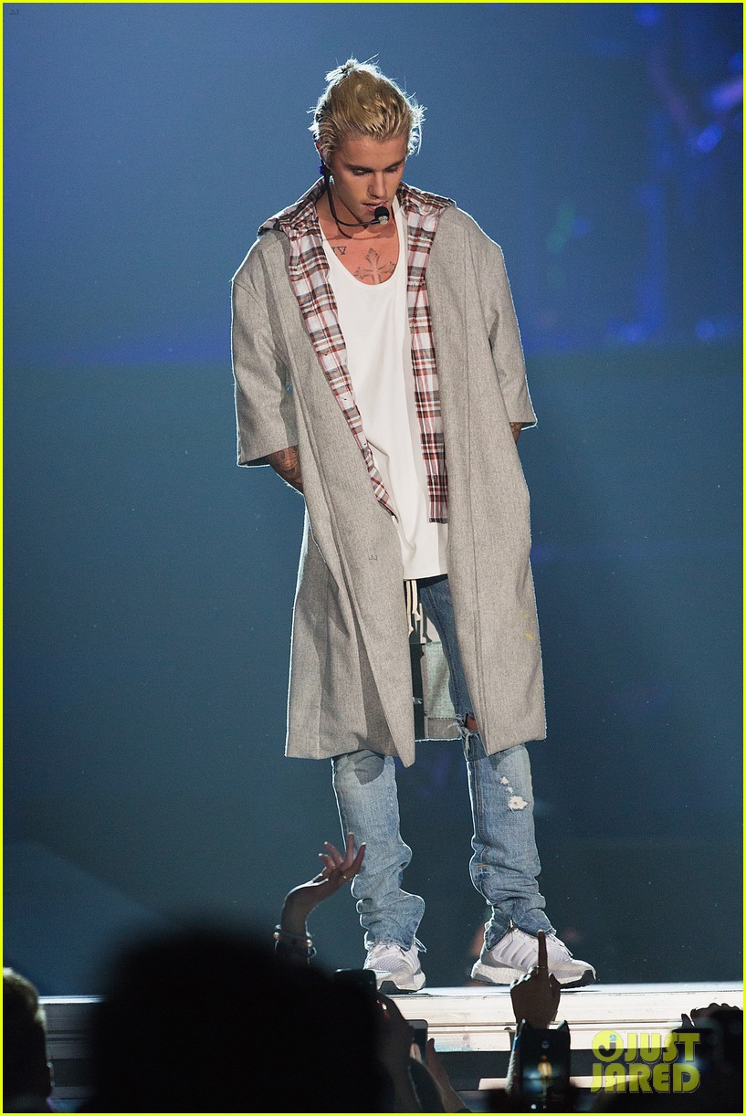 Justin Bieber Begins 'Purpose World Tour' in Seattle - Peep the Complete Set List!