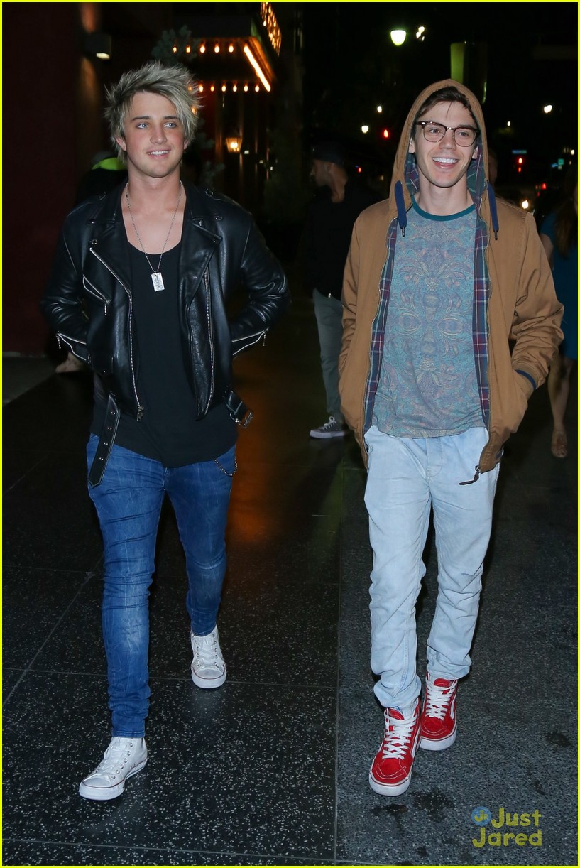 MacKenzie Bourg & Dalton Rapattoni Dine Out Together Ahead of 'American Idol' Top 5 Show