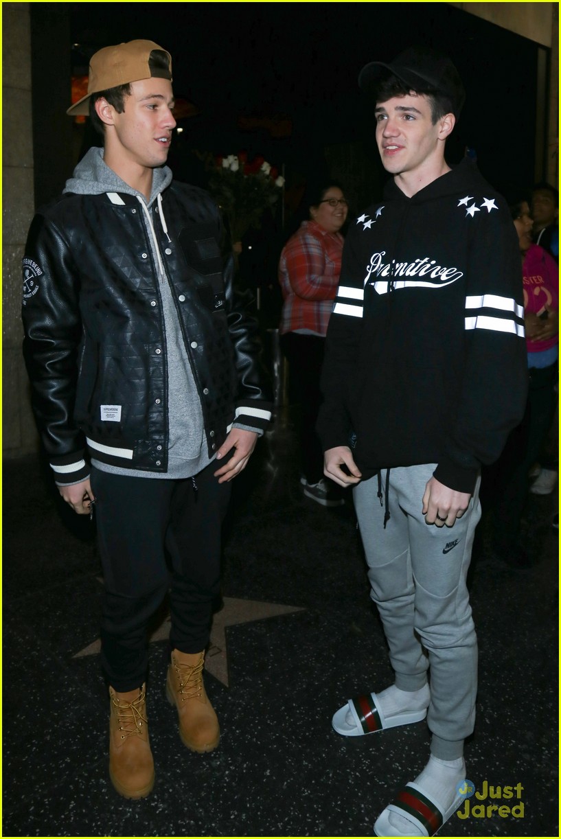 Watch Cameron Dallas Get Slimed at Kids Choice Awards 2016!