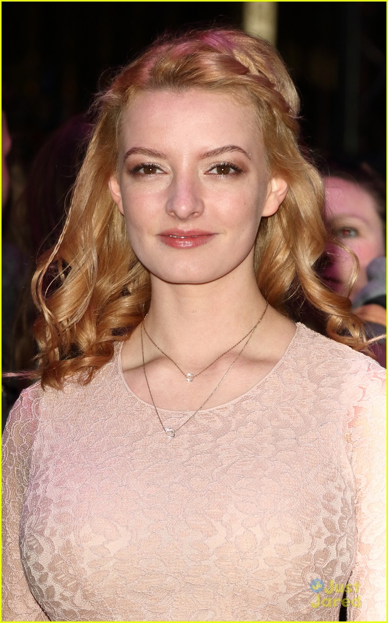Dakota Blue Richards Didn't Like The 'Golden Compass' Costumes - Just Jared  Jr.