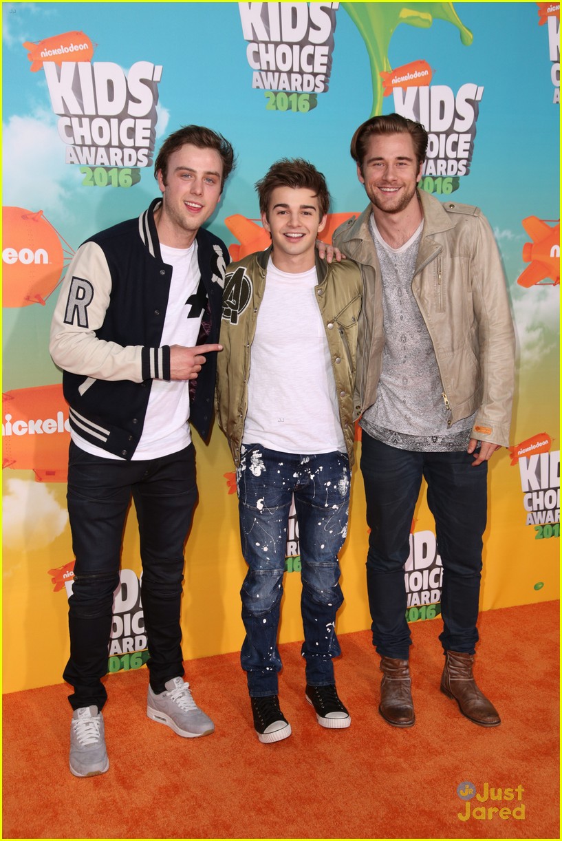 Emmy Buckner & Brady Reiter Step Out in Style For Kids Choice Awards 2016